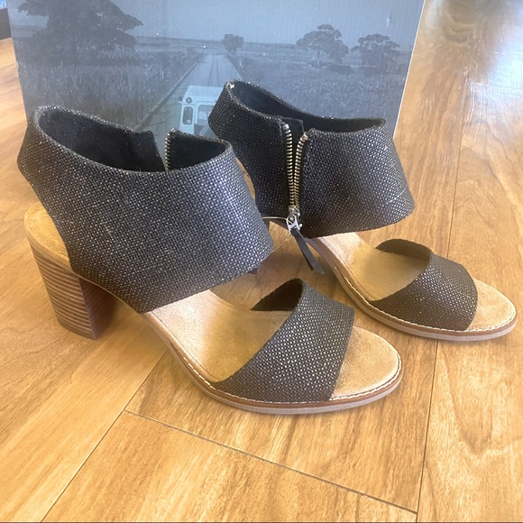 Toms Shoes - TOMS Majorca Cutout Sandals sz 10 (women’s)